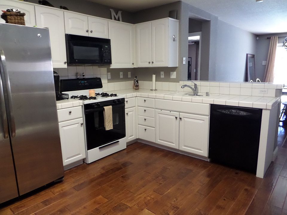 2nd image of 437 Glenbriar Cir