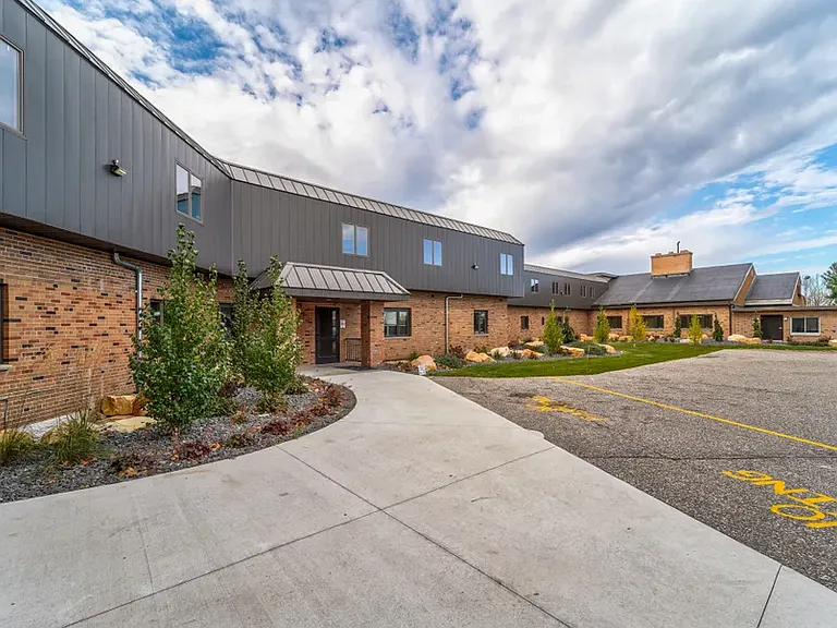 Sunset Place Apartments — Photo 64