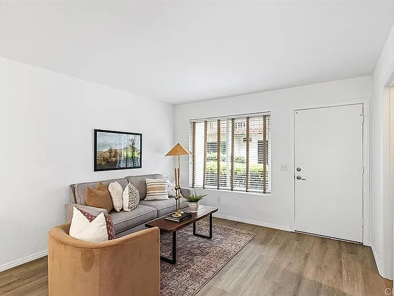 888 Cherrywood Way #20 — Photo 5