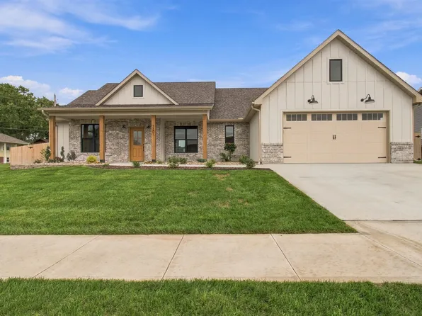 3201 Cunningham Dr, Sedalia, MO 65301