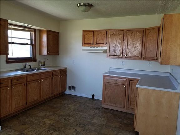 2nd image of 117 E 10th St