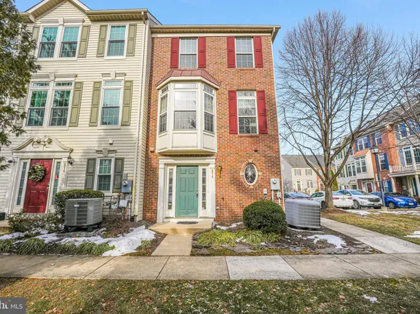 974 Harrison Cir, Alexandria, VA 22304