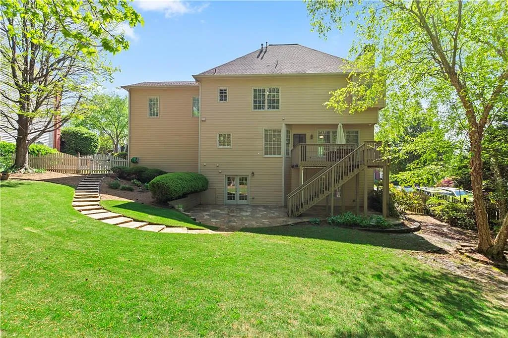 5 bed, 3.5 bath, 3957 sqft, $5,000 — Photo 4