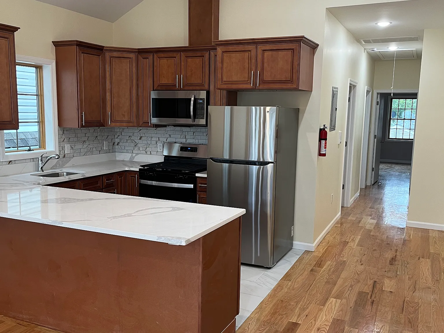 3 bed, 1200 sqft, $2,950 — Photo 3