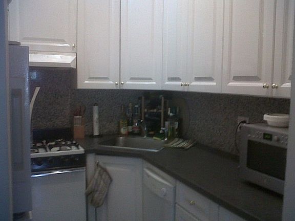 3rd image of 141 W 74th St APT 3B