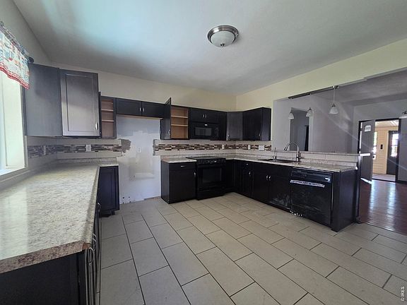 4th image of 410 Clifton St
