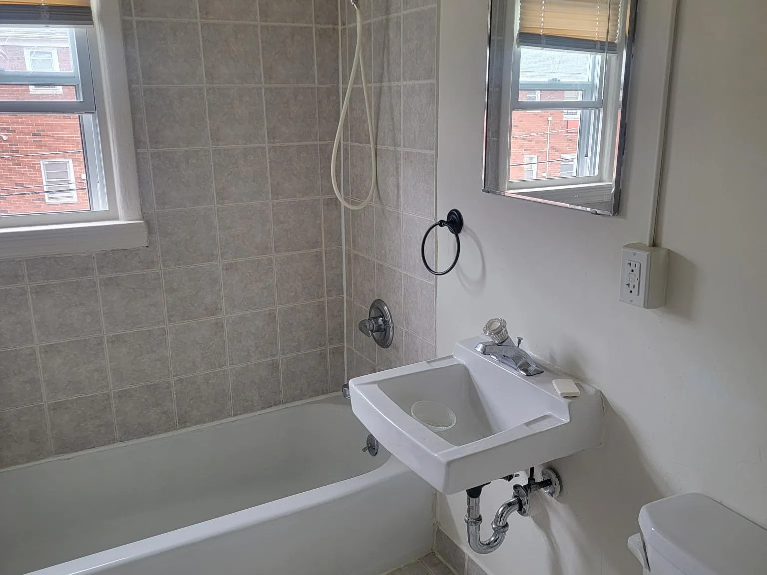 1 bed, 592 sqft, $1,500 — Photo 4