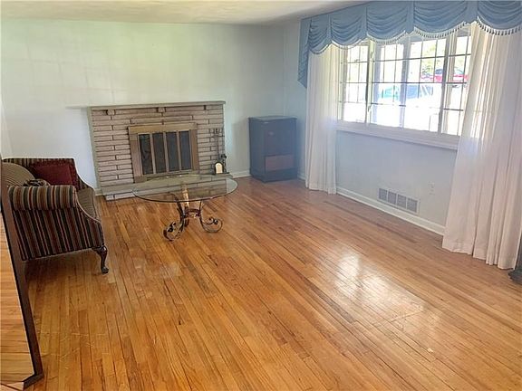 5th image of 3022 McClellan Dr