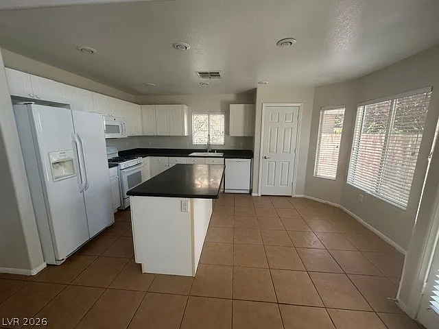 574 Poplar Leaf St — Photo 5
