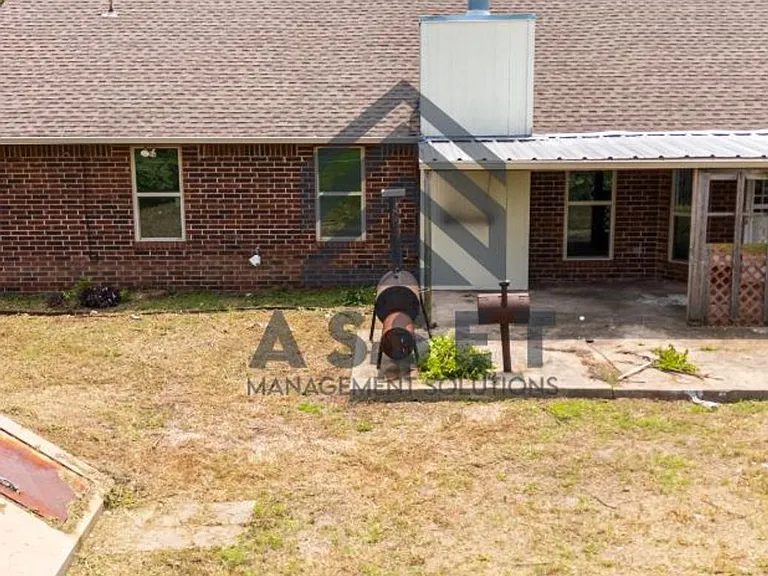 1605 Blessing Ct — Photo 7
