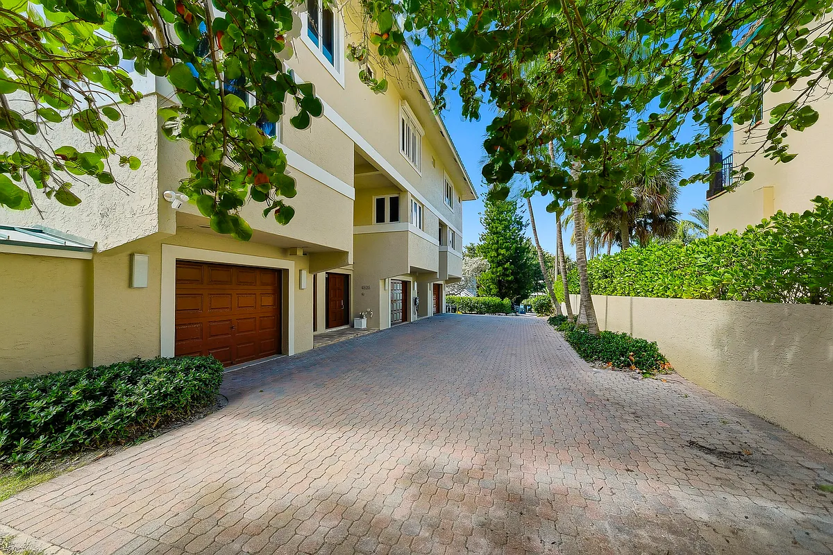 Building Photo - 4535 Coquina Rd