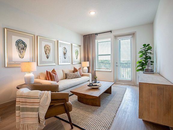 5th image of 2420 Medicine Lake Dr #302