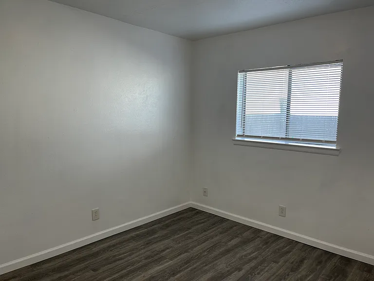 2 bed, 1.0 bath, 800 sqft, $1,135 — Photo 10