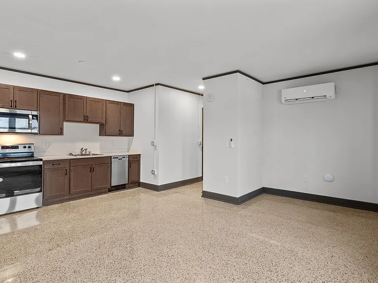 Concordia 27 Apartments - Free 1G Internet & Parking — Photo 34