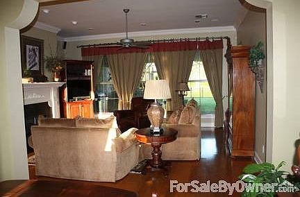3rd image of 107 Scarborough Dr