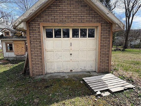 5th image of 135 River St