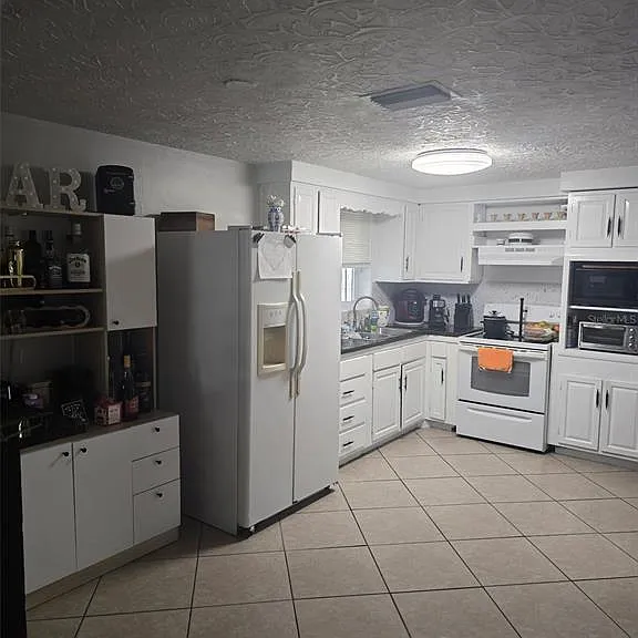 2203 Maureen Dr — Photo 3