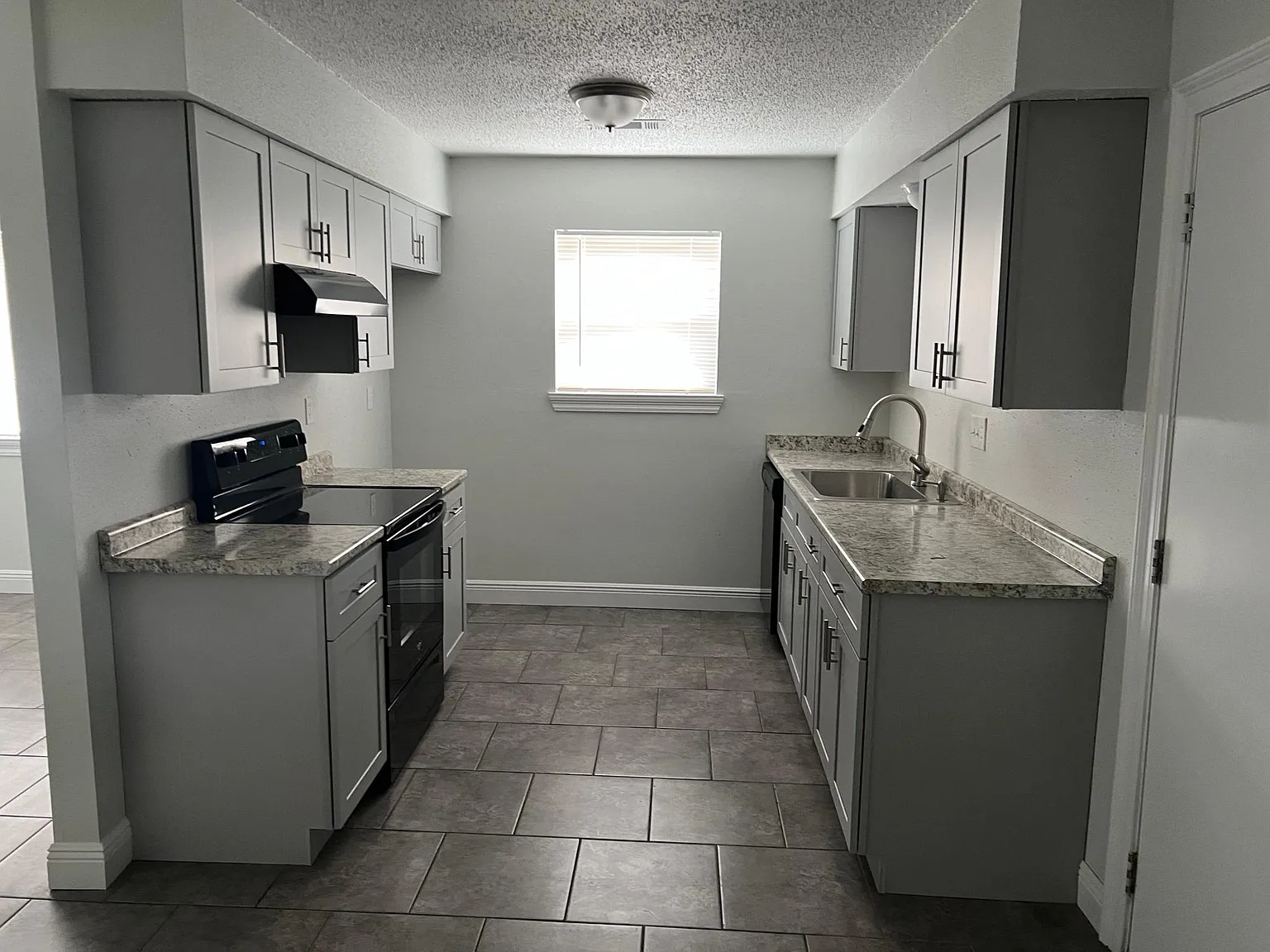 387 Fairway Dr — Photo 2
