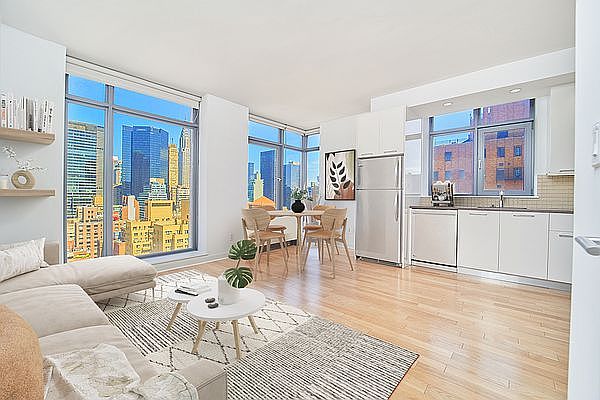 1st image of 49 E 34th St #10