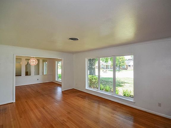 5th image of 4107 Martinshire Dr