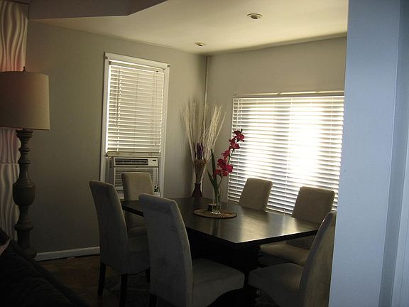 1st Floor Dining Area