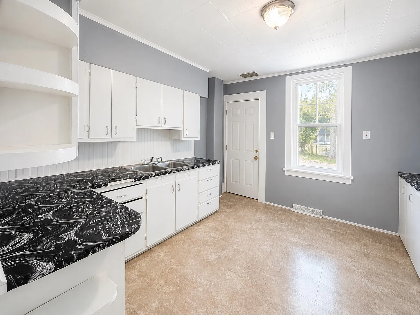 2 bed, 1400 sqft, $1,525 — Photo 2