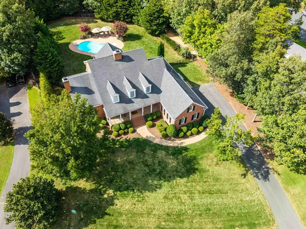 3605 Turnbridge Ln, Keswick, VA 22947