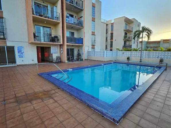 1051 SW 1st St APT 205, Miami, FL 33130