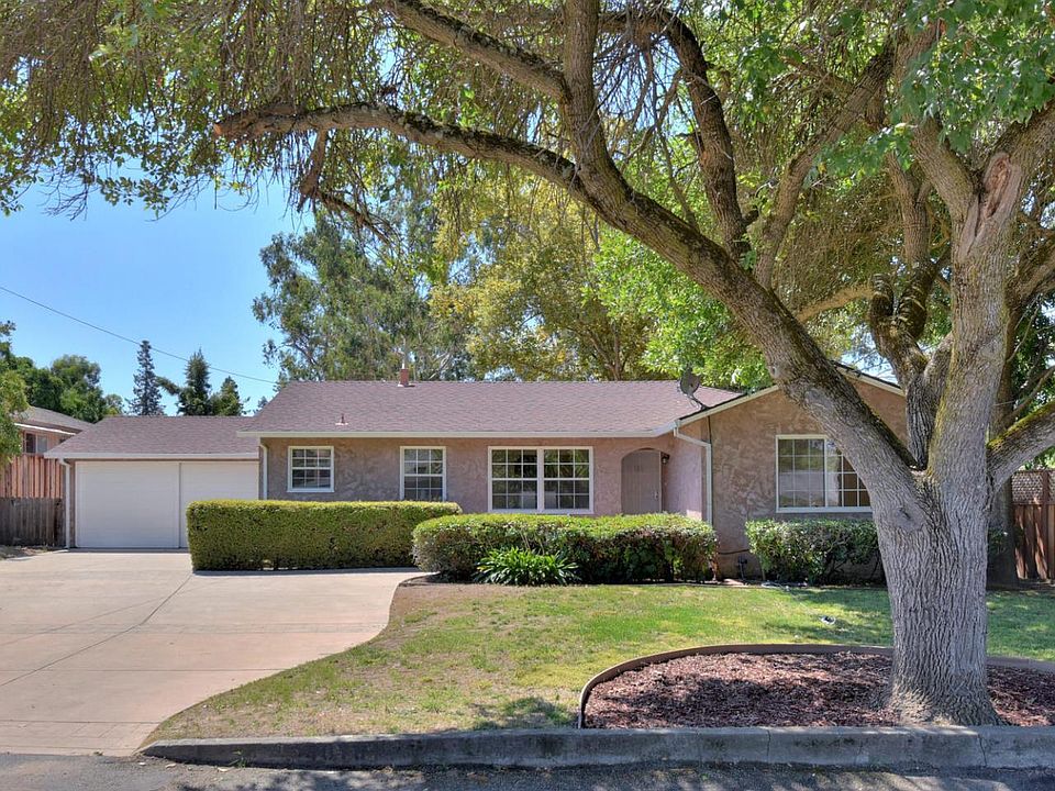 1st image of 4076 Golf Dr