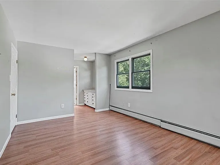 54 Capital Dr — Photo 24