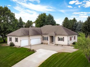 26031 Westwood Hills Dr, South Bend, IN 46628