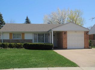 1101 E Grant Dr, Des Plaines, IL