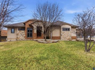 1325 W Wicklow Ct, Sioux Falls, SD 57108