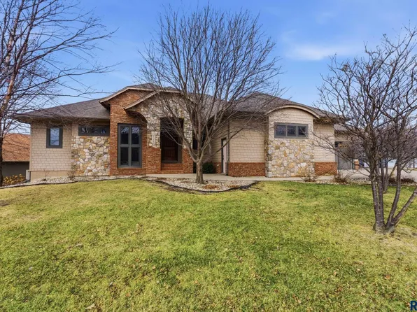 1325 W Wicklow Ct, Sioux Falls, SD 57108