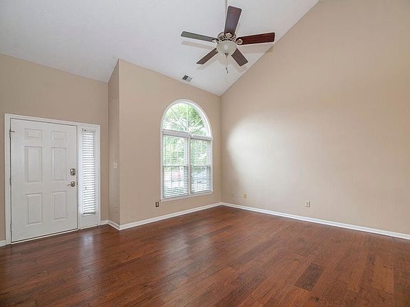 4th image of 625 Twin Pines Way