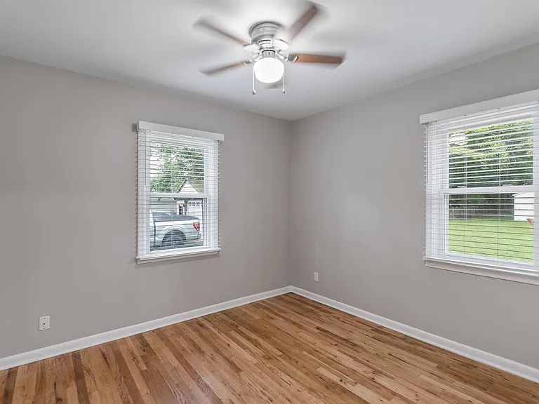 15403 Maxwell Ave — Photo 14