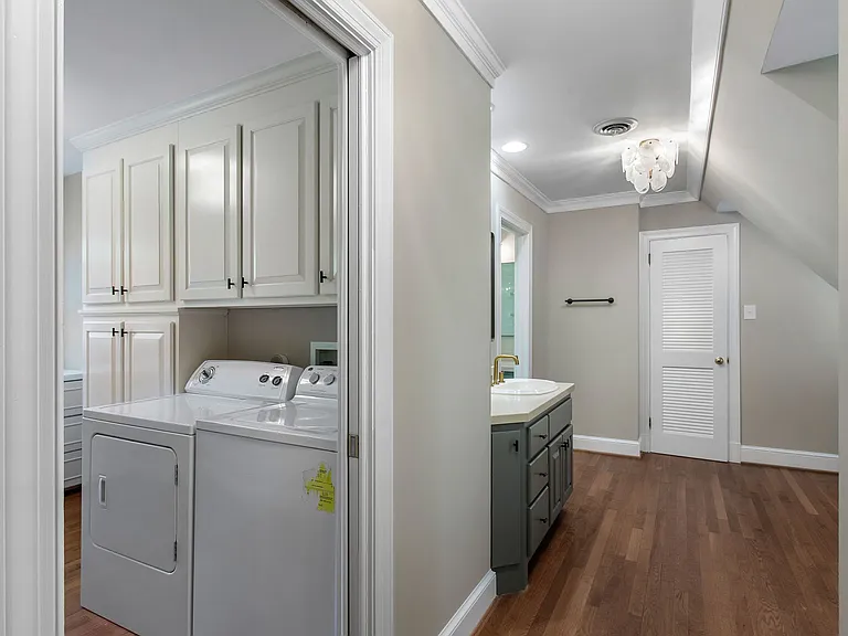 9900 Kingsbridge Rd — Photo 38