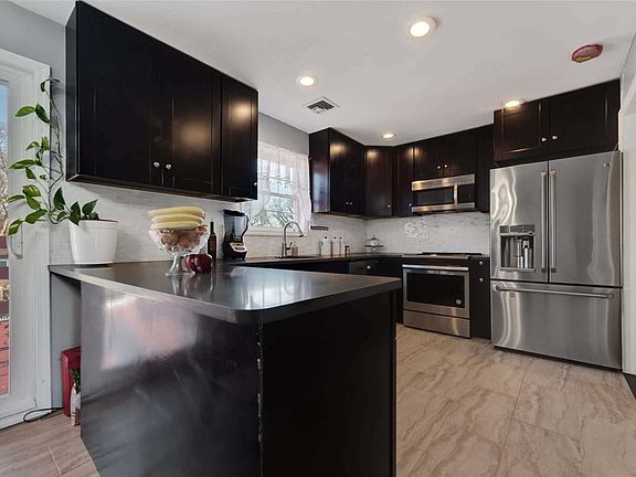 4th image of 143 Maywood Dr