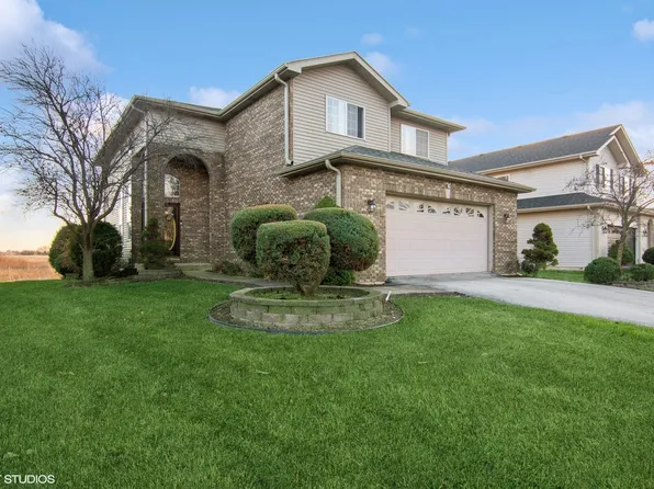 607 Clover Ln, University Park, IL 60484