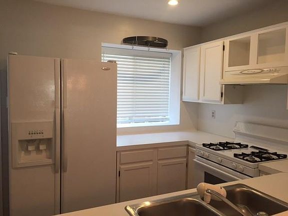 3rd image of 1411 Gracy Farms Ln APT 92