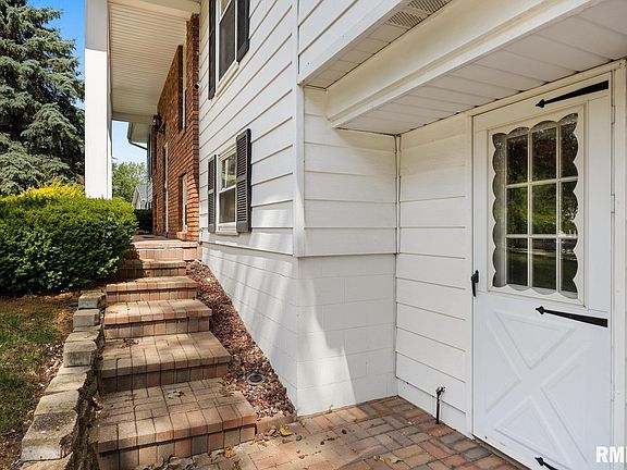 4th image of 1121 W Austin Dr