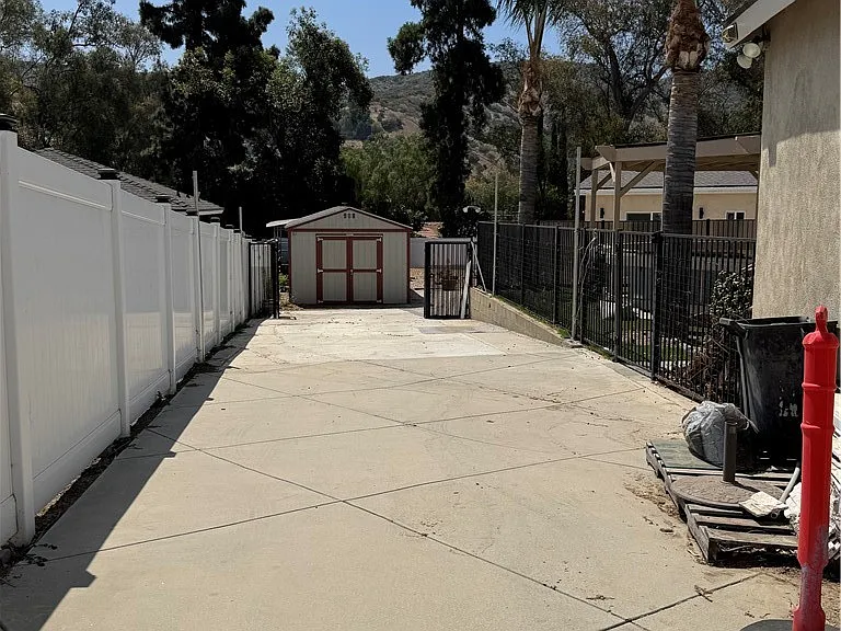 10054 Barling St — Photo 2