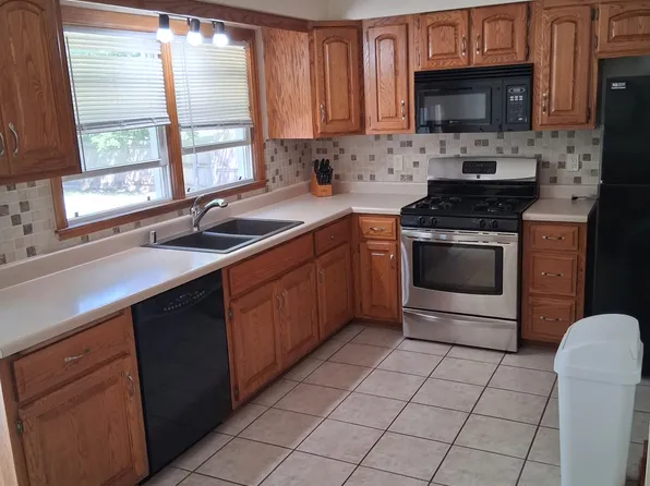 4309 S 35th St, Greenfield, WI 53221