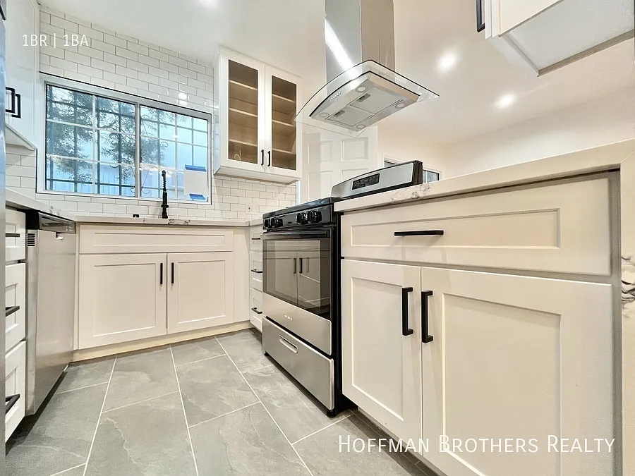 1403 N Vista St Los Angeles, CA 90046 — Photo 2