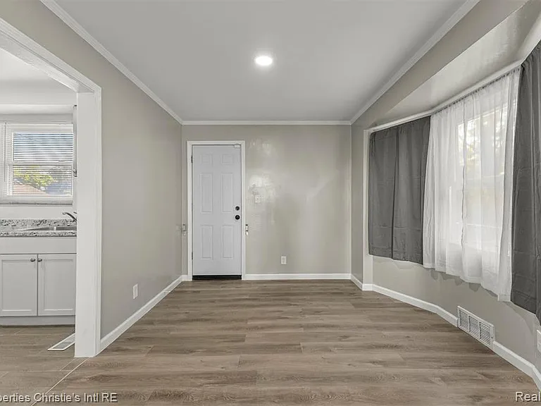 10838 Nottingham Rd — Photo 9