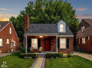 1302 Anita Ave, Grosse Pointe Woods, MI 48236