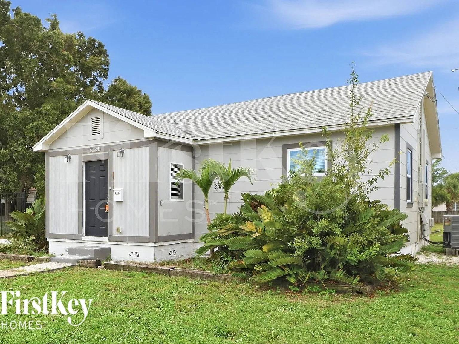 3 bed, 2.0 bath, 1212 sqft, $2,035 — Photo 2