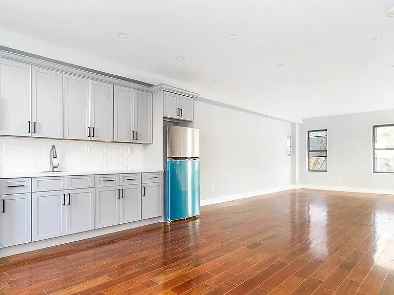 49 Albany Ave #2 — Photo 6