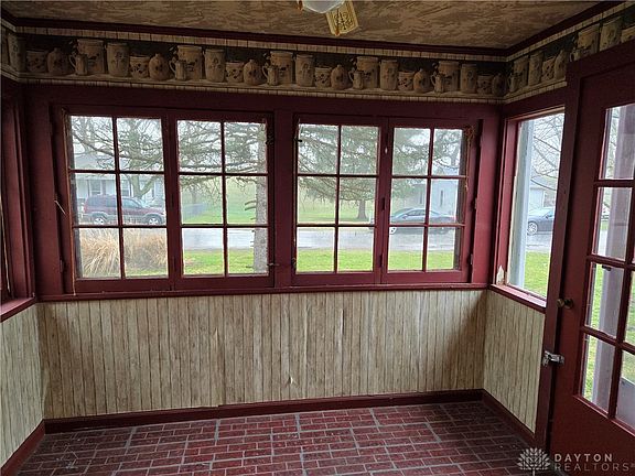 4th image of 365 N Riverview Ave