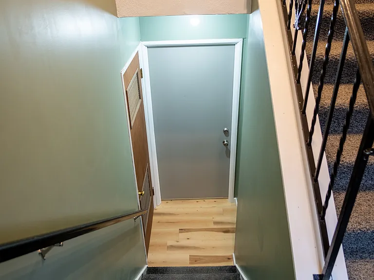4550 Washington Square Dr — Photo 2